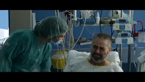 Así se vivieron los momentos más duros de la pandemia en UCIs, residencias y tanatorios filmados por el reportero de guerra Hernán Zin Así se vivieron los momentos más duros de la pandemia en UCIs, residencias y tanatorios filmados por el reportero de guerra Hernán Zin
