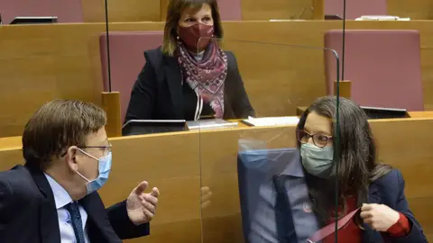 Ximo Puig y Mónica Oltra en Corts Ximo Puig y Mónica Oltra en Corts