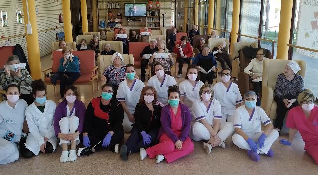 Los cuidadores de las residencias se forman para superar la tensión, el temor y la sensación de culpa que provoca el COVID en los centros de mayores Los cuidadores de las residencias se forman para superar la tensión, el temor y la sensación de culpa que provoca el COVID en los centros de mayores