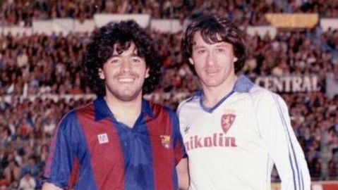 Maradona y Juan Alberto Barbas en La Romareda