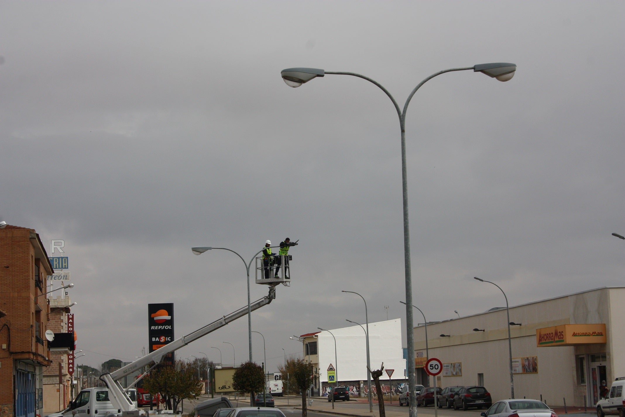 El Ayuntamiento de Miguel Esteban inicia la última fase de la renovación del alumbrado público El Ayuntamiento de Miguel Esteban inicia la última fase de la renovación del alumbrado público