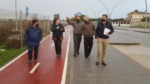 Javier Bello con los vecinos de la Asociación de Vecinos Altos del Paseo Javier Bello con los vecinos de la Asociación de Vecinos Altos del Paseo