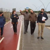 Javier Bello con los vecinos de la Asociación de Vecinos Altos del Paseo Javier Bello con los vecinos de la Asociación de Vecinos Altos del Paseo
