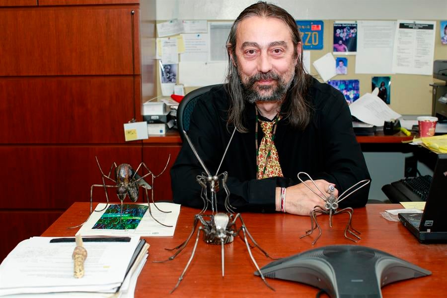 El virólogo García-Sastre defiende la vacuna contra el Covid-19: "Lo recomendable y responsable será vacunarse" El virólogo García-Sastre defiende la vacuna contra el Covid-19: "Lo recomendable y responsable será vacunarse"