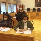 Zamora y Almodóvar han firmado el convenio de Cáritas