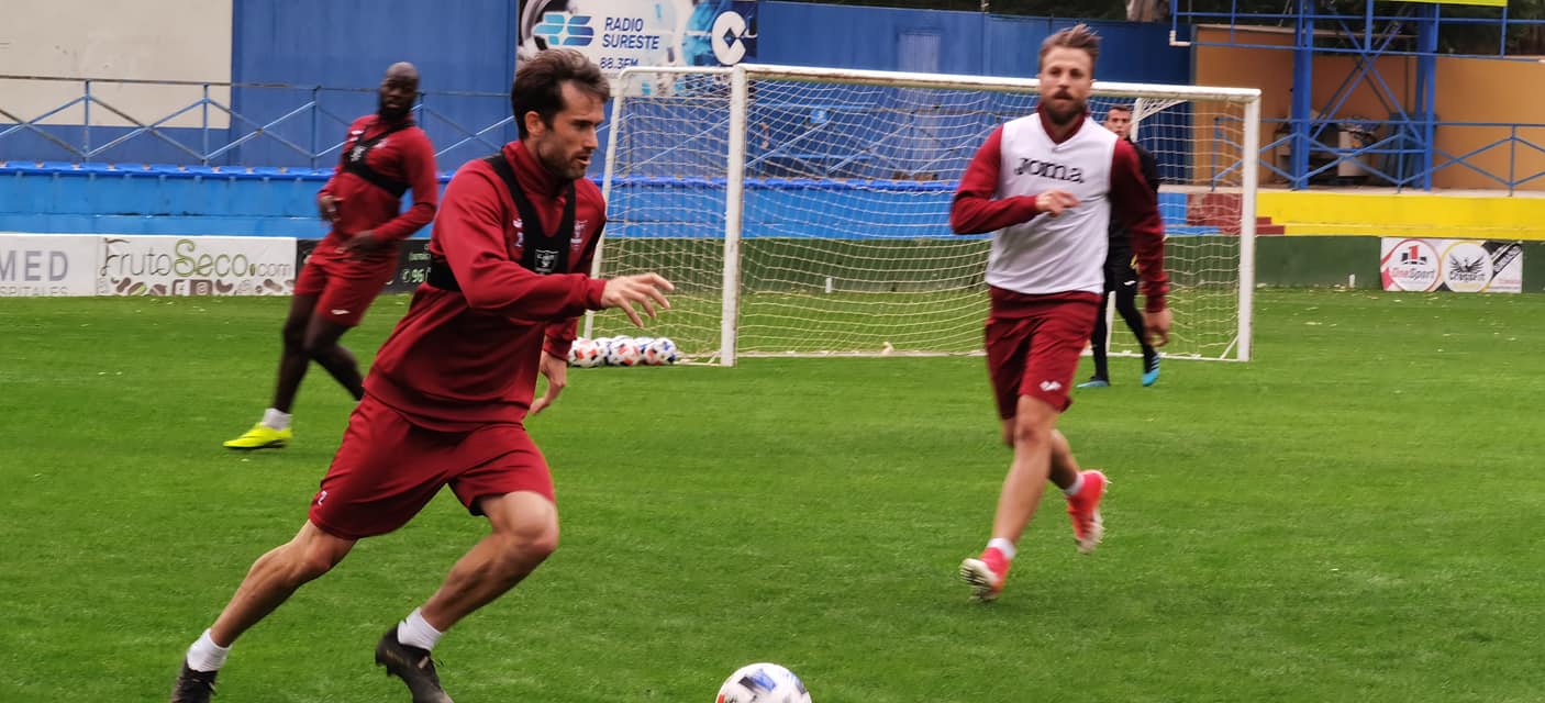 El Orihuela CF prepara su partido del domingo en Los Arcos ante el Peña Deportiva El Orihuela CF prepara su partido del domingo en Los Arcos ante el Peña Deportiva