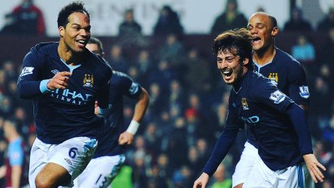 Joleon Lescott con el Manchester City