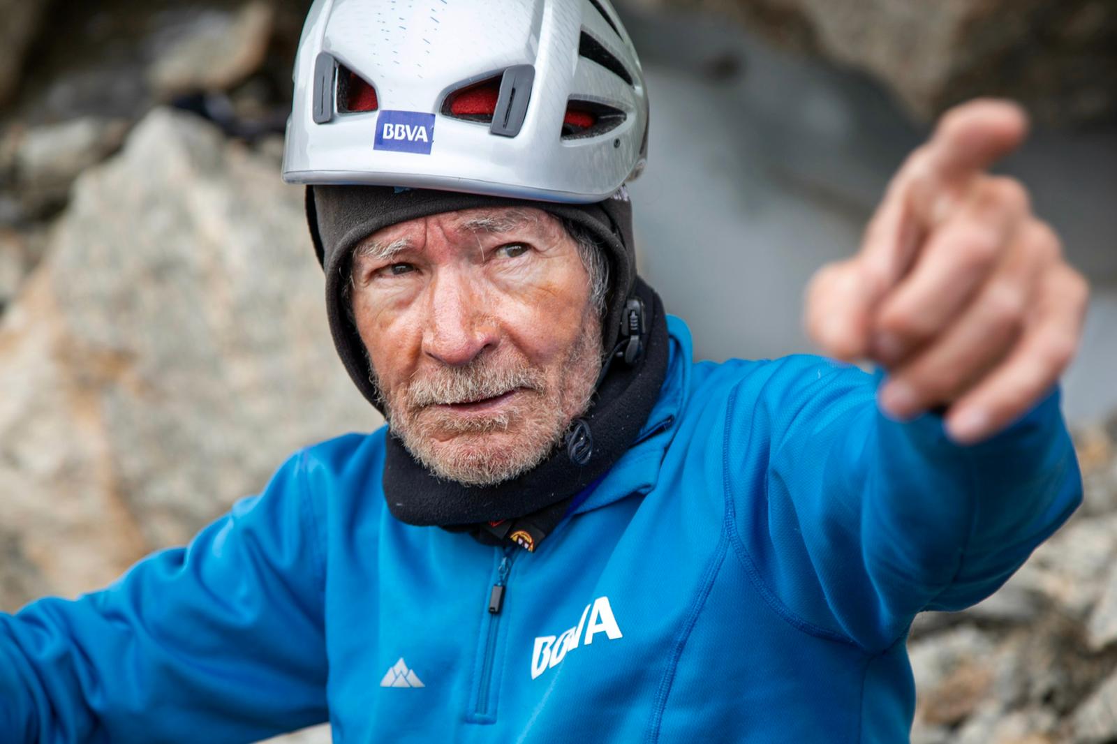 Carlos Soria, el eterno alpinista: "Yo no pienso dejarlo a la edad, lo dejaré cuando no esté en condiciones para hacerlo" Carlos Soria, el eterno alpinista: "Yo no pienso dejarlo a la edad, lo dejaré cuando no esté en condiciones para hacerlo"