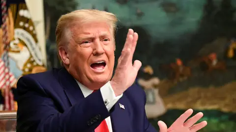 Donald Trump gesticula durante una comparecencia Donald Trump gesticula durante una comparecencia