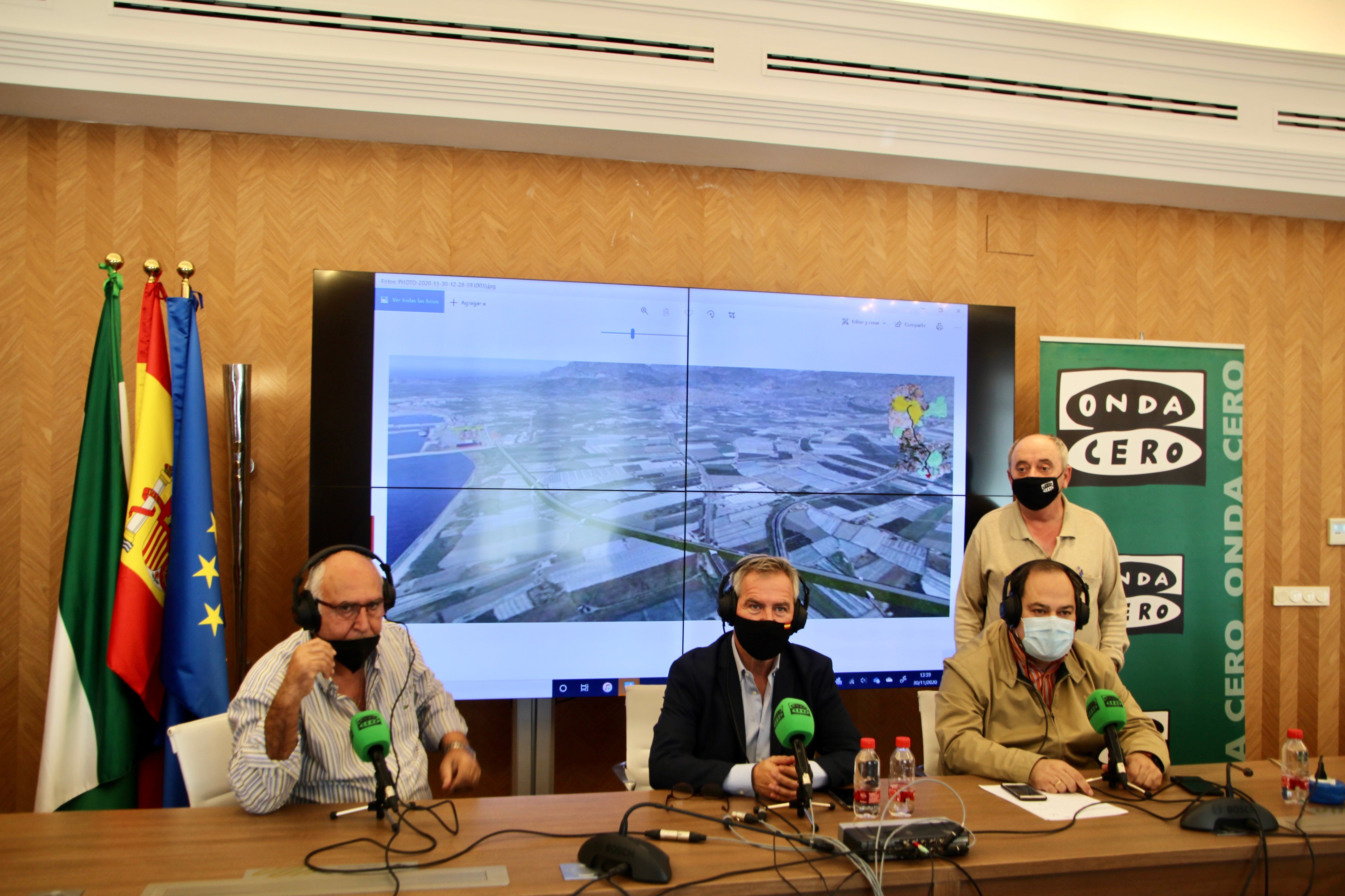 José García Fuentes: "El estudio realizado es concienzudo y, si todo marcha como debe, para 2026 la conexión ferroviaria del Puerto será una realidad" José García Fuentes: "El estudio realizado es concienzudo y, si todo marcha como debe, para 2026 la conexión ferroviaria del Puerto será una realidad"
