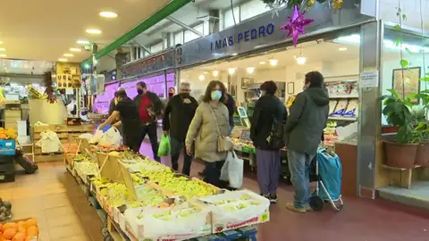 La incertidumbre sobre las reuniones navideñas deja las tiendas de alimentación sin encargos La incertidumbre sobre las reuniones navideñas deja las tiendas de alimentación sin encargos