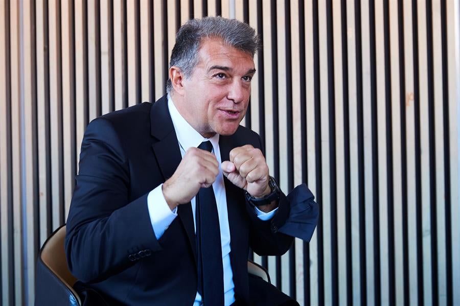 Joan Laporta presenta su precandidatura a la presidencia del Barça: "Todavía no he hablado con Messi sobre su futuro" Joan Laporta presenta su precandidatura a la presidencia del Barça: "Todavía no he hablado con Messi sobre su futuro"