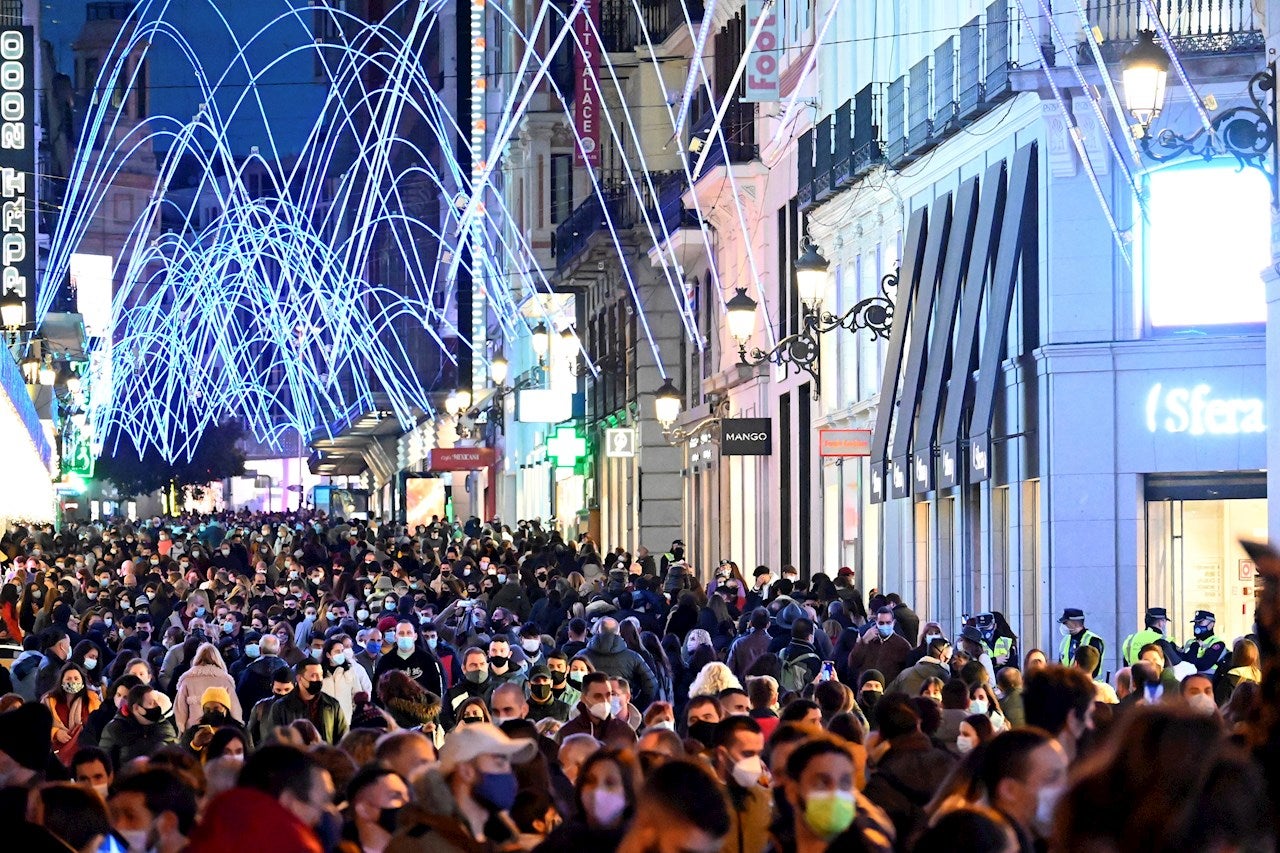 La foto que ha indignado a las redes: Aglomeraciones en Preciados en la inauguración del alumbrado navideño La foto que ha indignado a las redes: Aglomeraciones en Preciados en la inauguración del alumbrado navideño