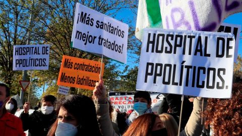 laSexta Noticias 14:00 (01-12-20) Protestas contra Ayuso en la inauguraci&oacute;n del Hospital Isabel Zendal: "Es absurdo, un malgasto de dinero"