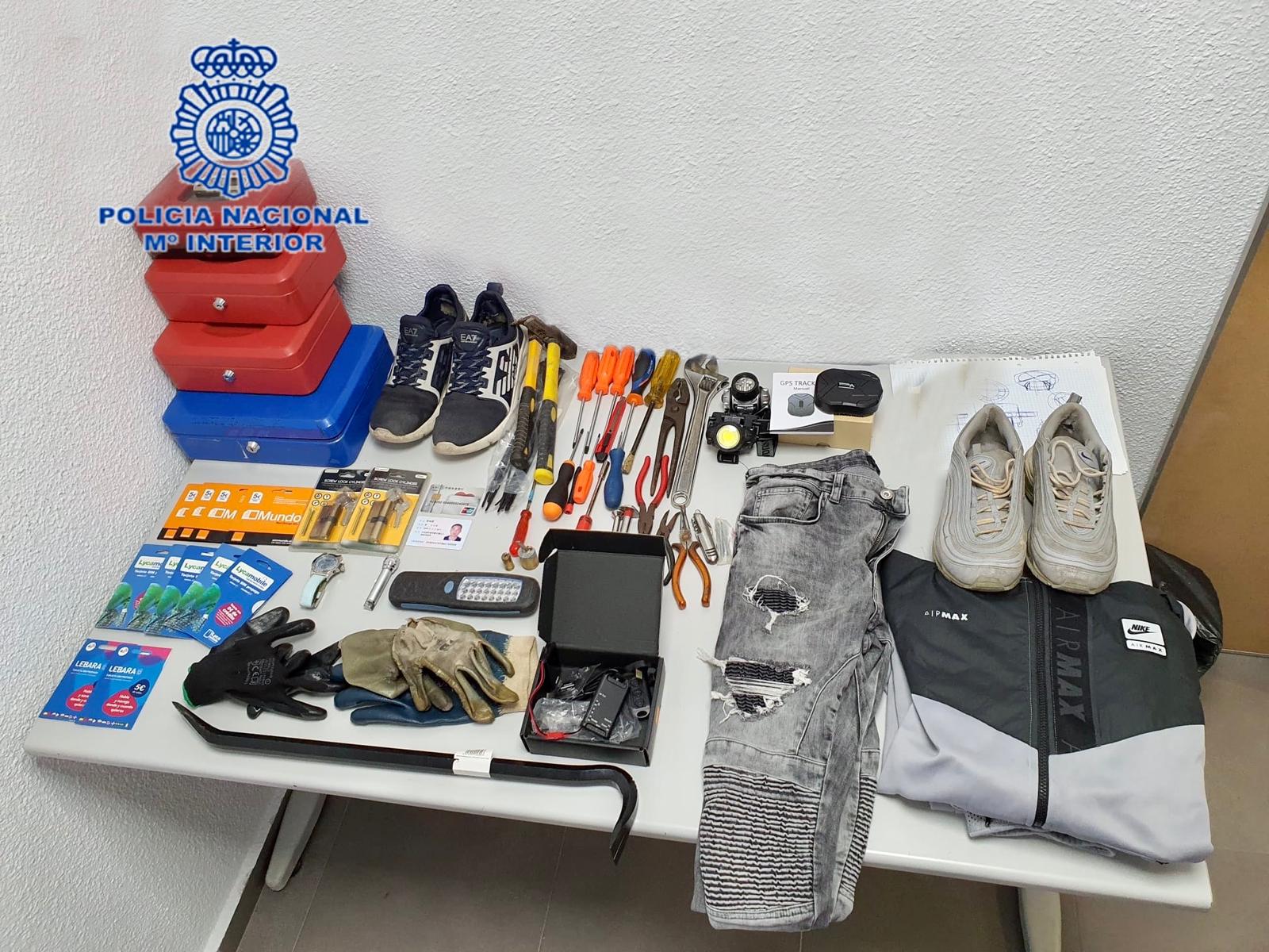 Detenida una banda acusada de siete robos con fuerza en establecimientos de Alicante Detenida una banda acusada de siete robos con fuerza en establecimientos de Alicante