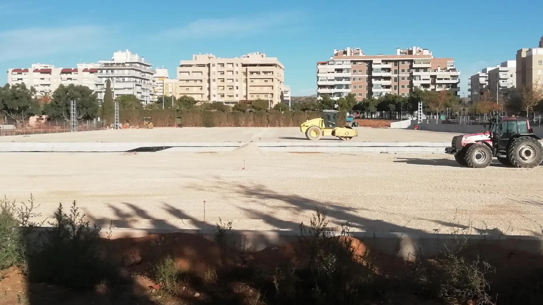Estado de las obras para la construcción de los nuevos campos de césped artificial del polideportivo Altabix.
