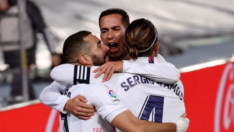 Benzema, Lucas y Ramos celebran el tanto del francés