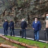 O Psoe denuncia a "grave perigosidade" da OU-0305 na que caen pedras e árbores a estrada