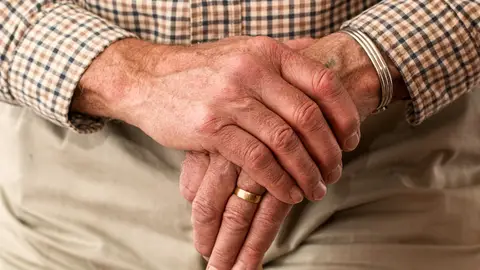 Manos de un anciano Manos de un anciano