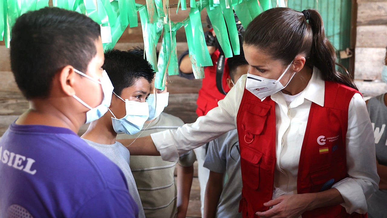 La reina Letizia visita la parte de Honduras más castigada por los huracanes La reina Letizia visita la parte de Honduras más castigada por los huracanes
