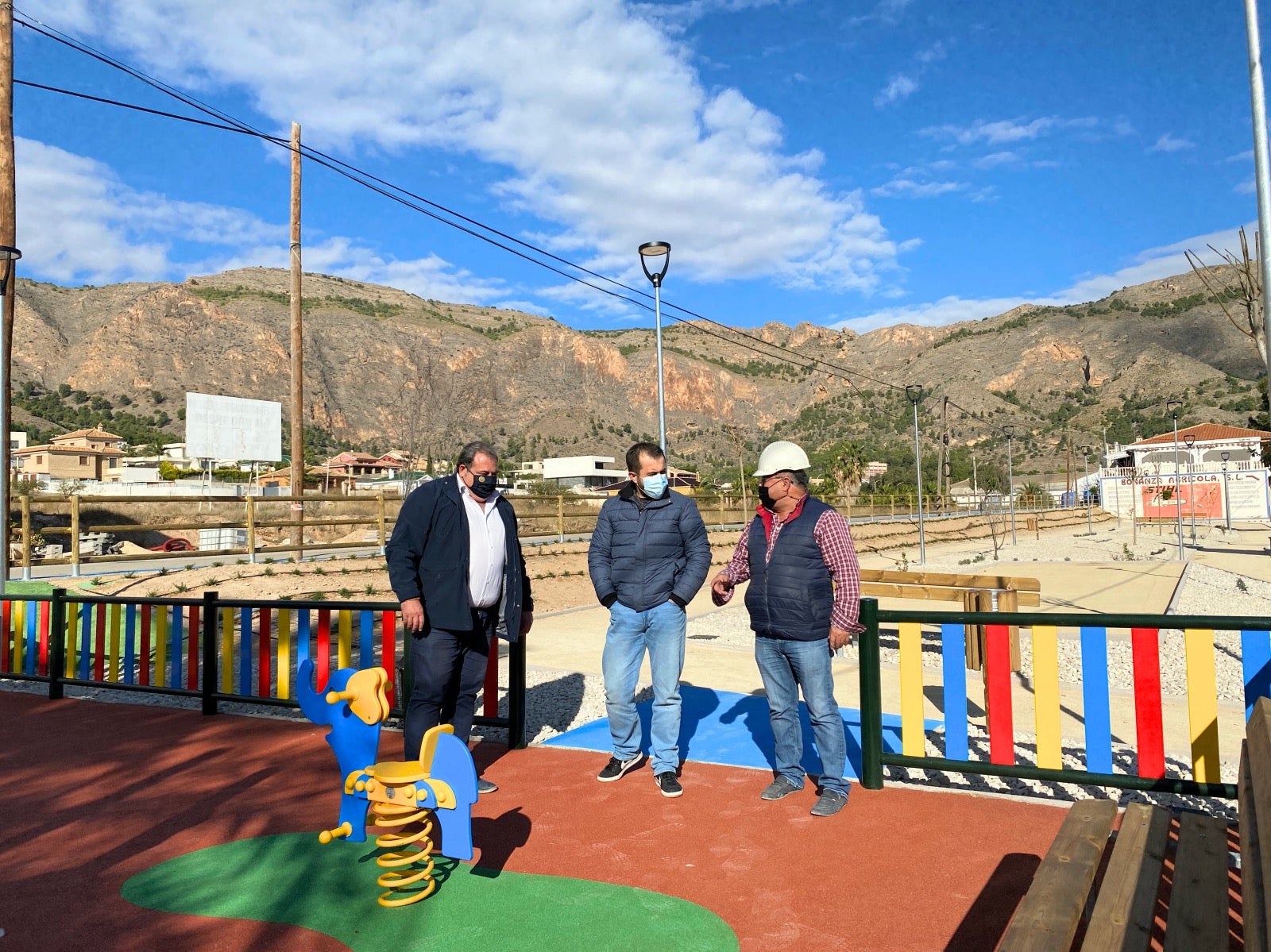 Ángel Noguera, concejal de Infraestructuras de Orihuela, con Raúl Pardines, alcalde pedáneo de Raiguero de Bonanza han visitado el parque de esta pedanía de Orihuela Ángel Noguera, concejal de Infraestructuras de Orihuela, con Raúl Pardines, alcalde pedáneo de Raiguero de Bonanza han visitado el parque de esta pedanía de Orihuela
