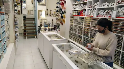 Mariela Angelina Ravalle, propietaria de la mercería 'Es Botó Italià' de Palma Mariela Angelina Ravalle, propietaria de la mercería 'Es Botó Italià' de Palma