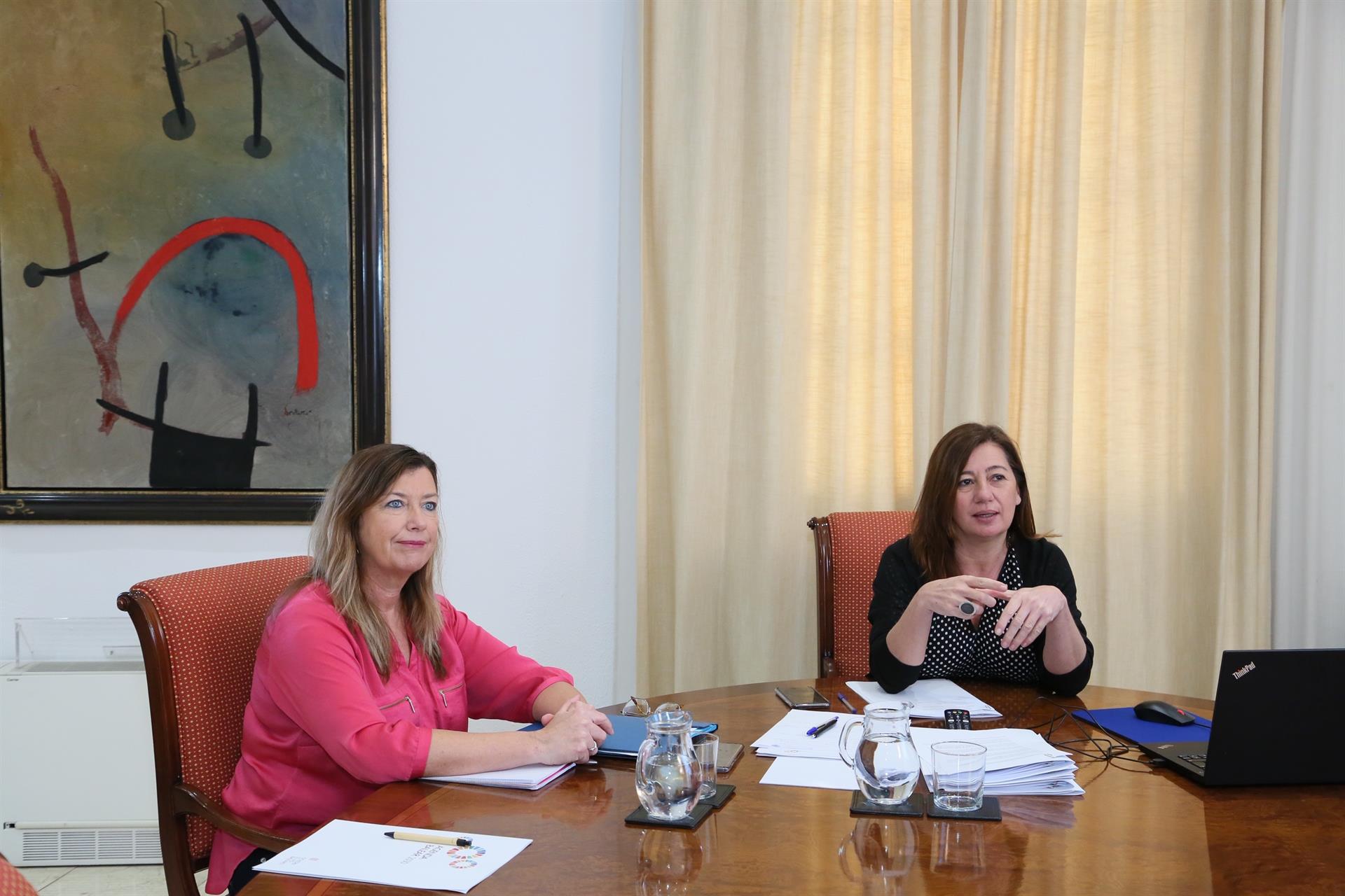 Salud pide a la población reducir "al máximo" los desplazamientos hacia la península en Navidad Salud pide a la población reducir "al máximo" los desplazamientos hacia la península en Navidad