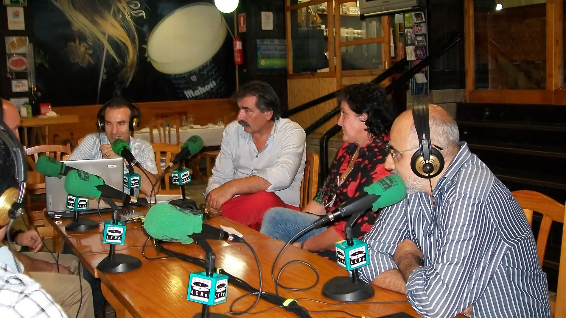 Alberto Gómez Barros, Jorge Gacía Santos, Mayra Arrojo y Suso Suárez Lourido en A Cervexa.