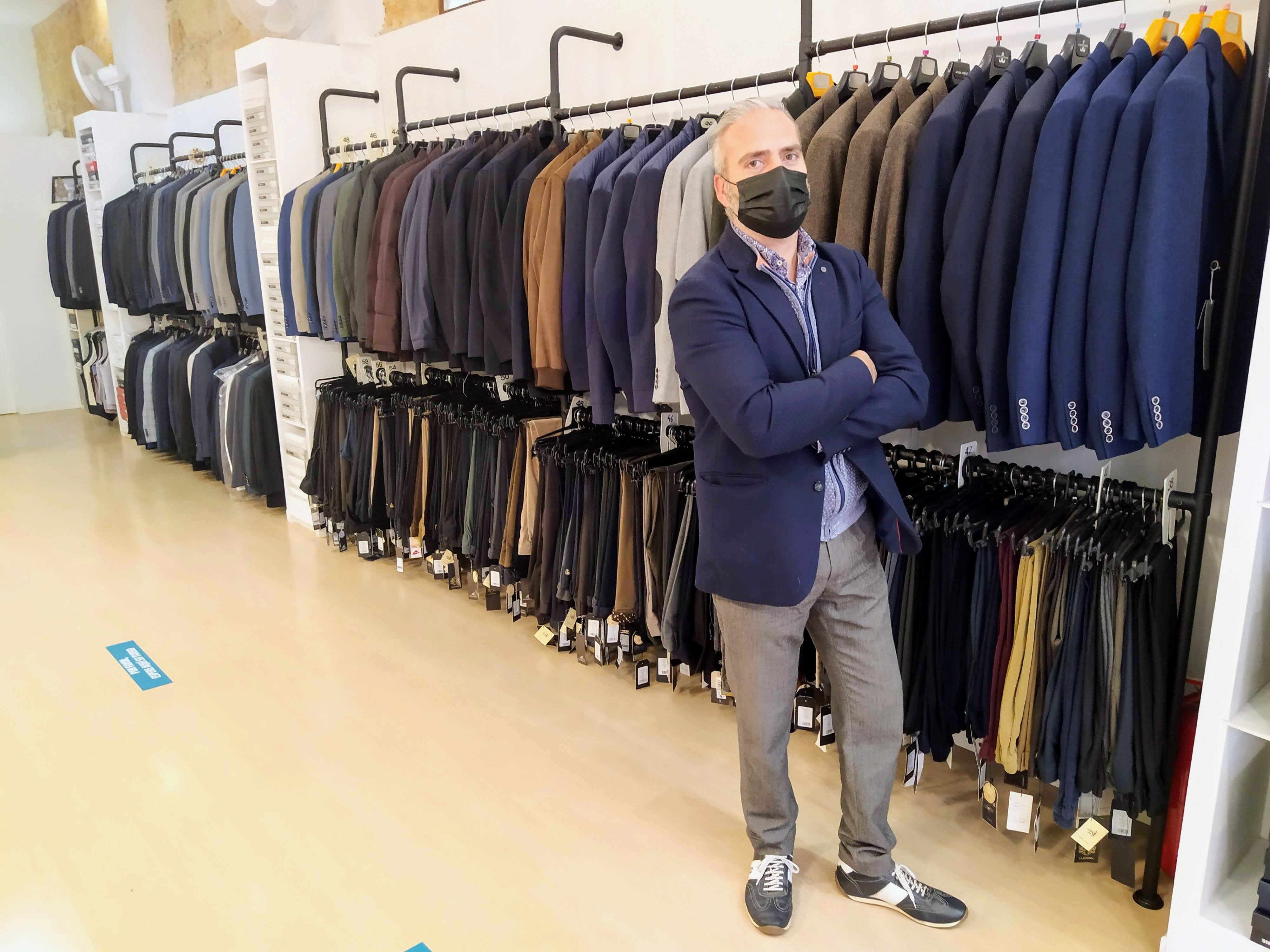 "La atención personalizada al cliente marca la diferencia en el comercio local" "La atención personalizada al cliente marca la diferencia en el comercio local"