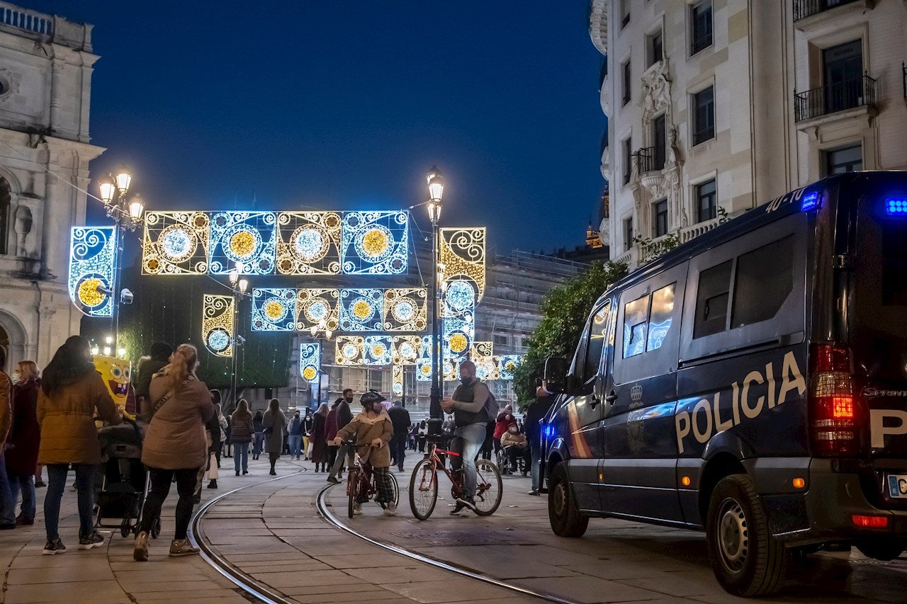 Andalucía modifica las medidas para Navidad: estas son las nuevas restricciones y horarios Andalucía modifica las medidas para Navidad: estas son las nuevas restricciones y horarios