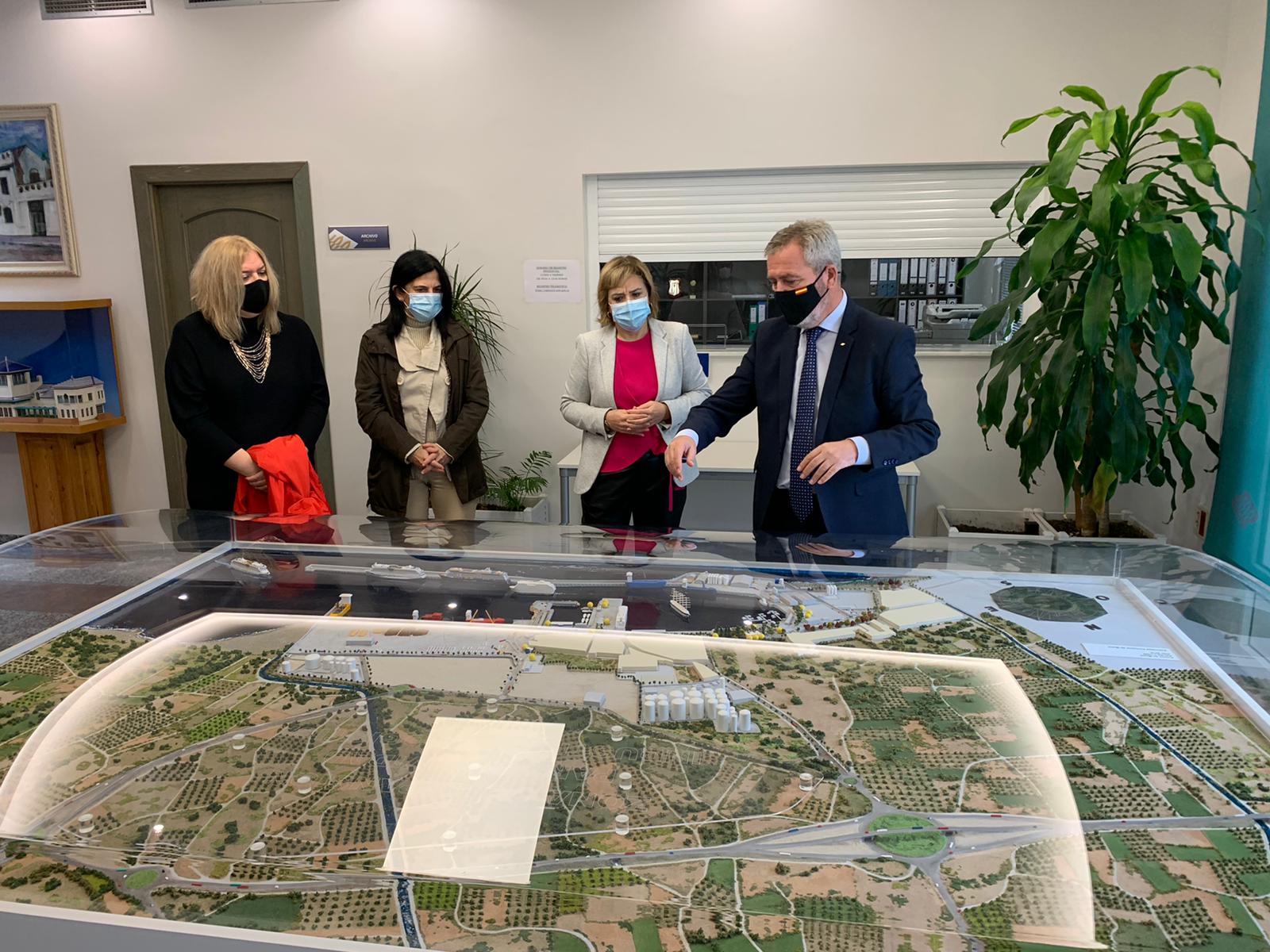 Sandra García, Delegada del Gobierno en Andalucía, atendió los micrófonos de Onda Cero conjuntamente con Flor Almón, Vpta de la Mancomunidad Sandra García, Delegada del Gobierno en Andalucía, atendió los micrófonos de Onda Cero conjuntamente con Flor Almón, Vpta de la Mancomunidad