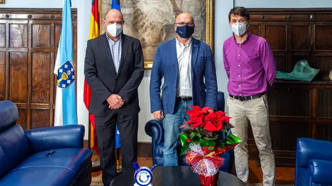 Diputación de Ourense y Correos acuerdan la mejora de servicios públicos para facilitar la gestión de trámites administrativos Reunión de Manuel Baltar con los directivos de Correos