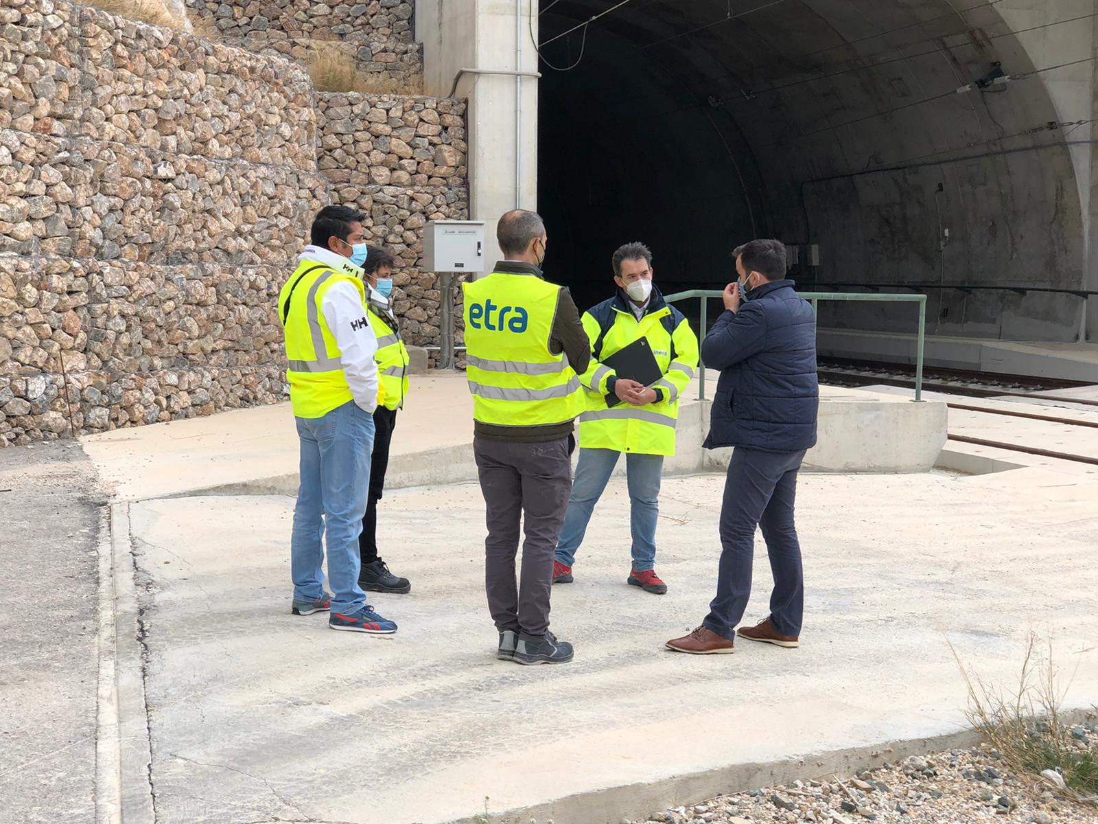 El Alcalde de Callosa, Manuel Martínez ha vuelto a solicitar a ADIF el desmantelamiento de las antiguas vías que atraviesan Callosa de Segura, y que según el primer edil “parten nuestra ciudad en dos” El Alcalde de Callosa, Manuel Martínez ha vuelto a solicitar a ADIF el desmantelamiento de las antiguas vías que atraviesan Callosa de Segura, y que según el primer edil “parten nuestra ciudad en dos”