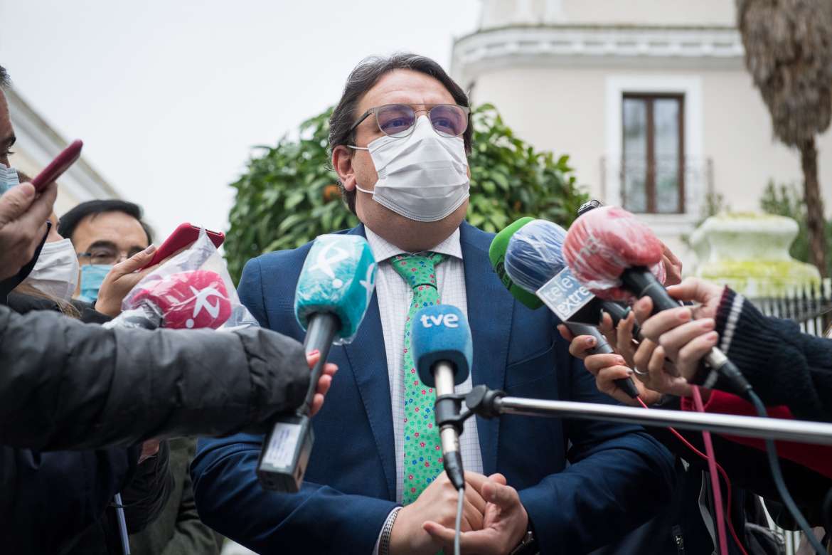 La Junta de Extremadura decreta el aislamiento de Logrosán, Cañamero y Talayuela. La Junta de Extremadura decreta el aislamiento de Logrosán, Cañamero y Talayuela.