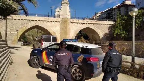 Un hombre arranca de un mordisco la oreja a otro y lo publica en redes sociales Un hombre arranca de un mordisco la oreja a otro y lo publica en redes sociales. Está acusado de un delito de lesiones y otro de odio.
