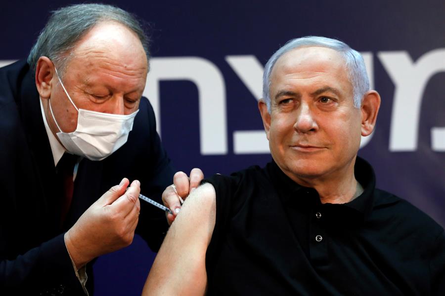 El primer ministro Netanyahu, primer israelí en vacunarse contra el coronavirus El primer ministro Netanyahu, primer israelí en vacunarse contra el coronavirus