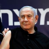 El primer ministro Netanyahu, primer israelí en vacunarse contra el coronavirus