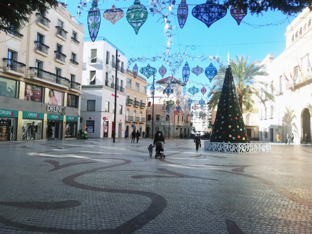 El Ayuntamiento de Elche cierra la Plaza de Baix en Nochevieja para evitar aglomeraciones y fiestas El Ayuntamiento de Elche cierra la Plaza de Baix en Nochevieja para evitar aglomeraciones y fiestas