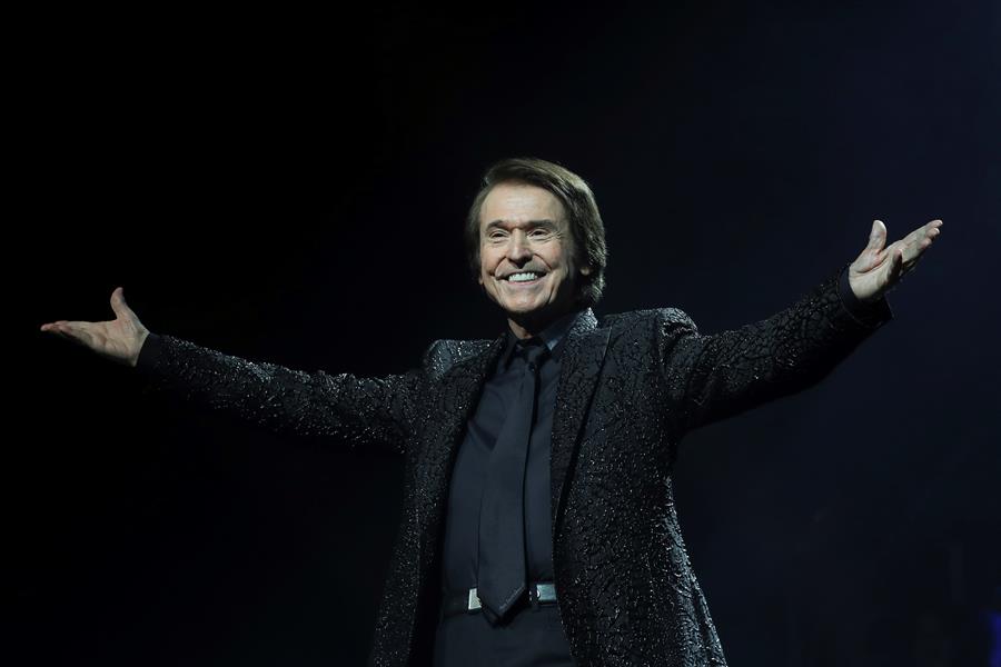 El concierto de Raphael en el Wizink Center con 5.000 asistentes incendia las redes El concierto de Raphael en el Wizink Center con 5.000 asistentes incendia las redes