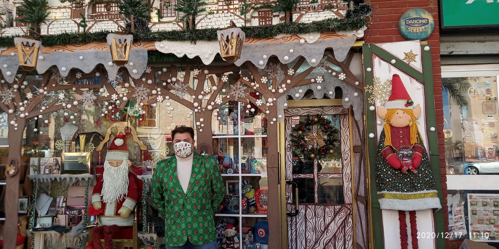 El Ayuntamiento premia a los mejores escaparates navideños de la Zona Norte para fomentar las compras en los comercios El Ayuntamiento premia a los mejores escaparates navideños de la Zona Norte para fomentar las compras en los comercios
