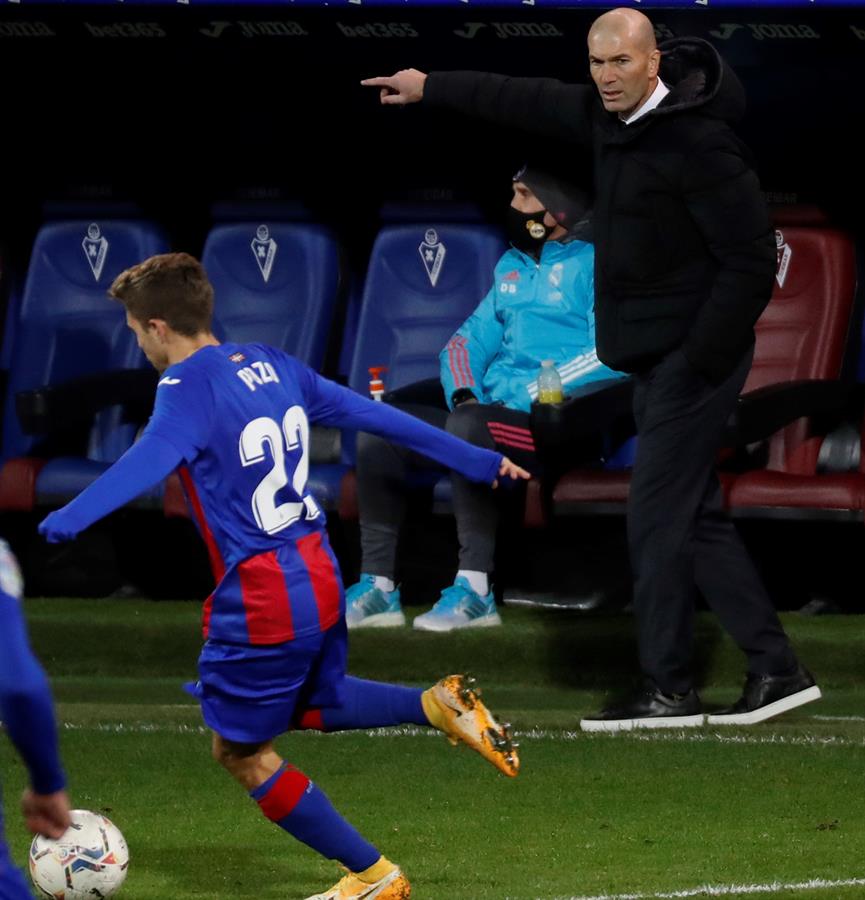 Zidane: "Benzema no es sólo gol, es también claridad en nuestro juego" Zidane: "Benzema no es sólo gol, es también claridad en nuestro juego"