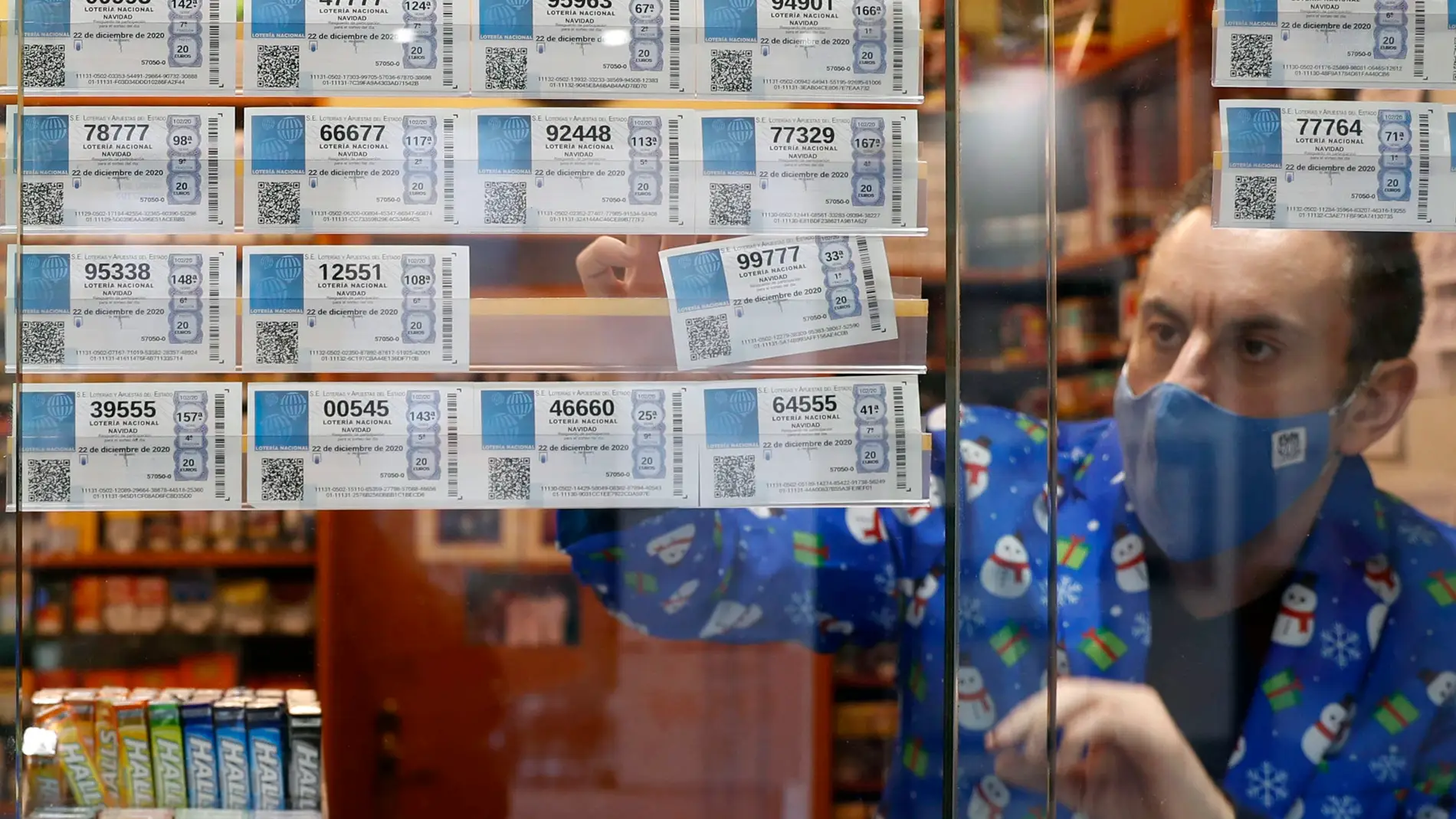 Vista de una administración de lotería hoy lunes en el centro de Oviedo. 