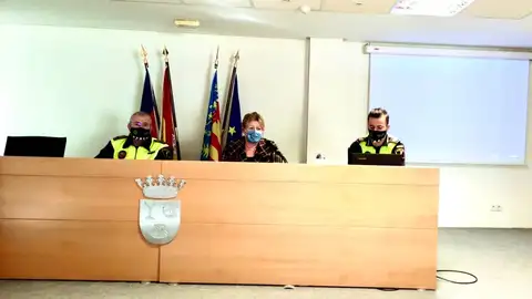 El Inspector Jefe, ha destacado que “Albatera tiene unos 65 kilómetros cuadrados de término municipal, con un diseminado de 18 polígonos que recogen unas 1.500 viviendas, lo que supone, que los mapas físicos no ofrecen una visión detallada del itinerario” Policia Local