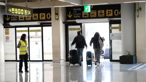 Detectan cuatro positivos en el primer día de control de PCR negativa de viajeros de Península en Baleares Detectan cuatro positivos en el primer día de control de PCR negativa de viajeros de Península en Baleares