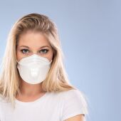 mujer con mascarilla