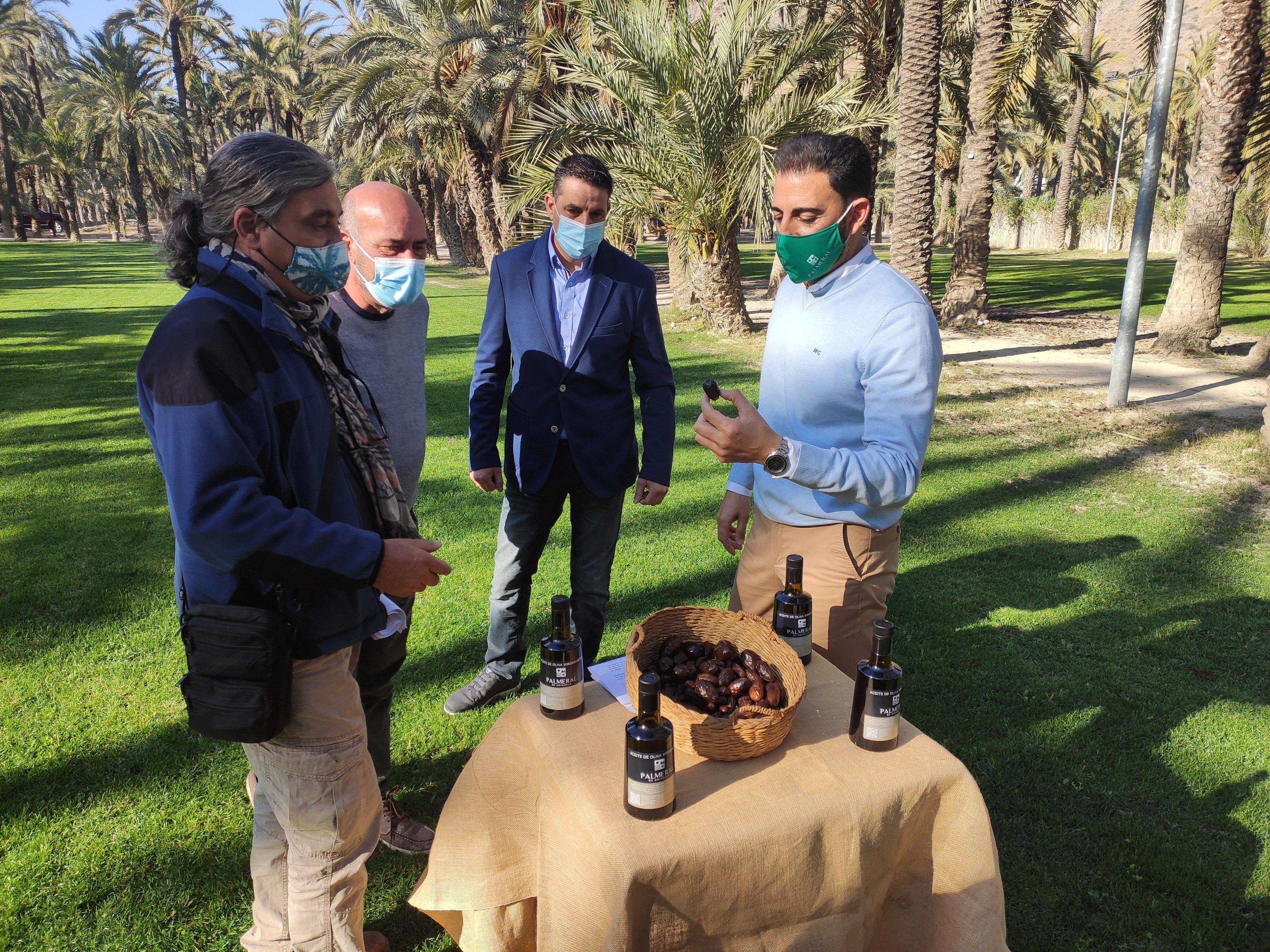La Concejalía de Medio Ambiente produce aceite de oliva del “Palmeral de Orihuela” La Concejalía de Medio Ambiente produce aceite de oliva del “Palmeral de Orihuela”