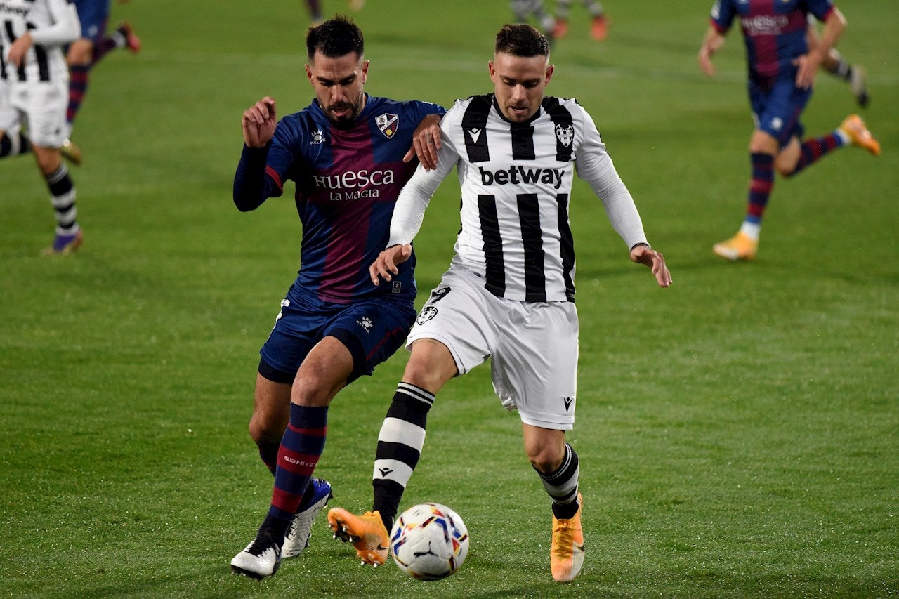 Huesca 1 - 1 Levante: Un duelo sin ocasiones de gol que resulta en un empate insuficiente Huesca 1 - 1 Levante: Un duelo sin ocasiones de gol que resulta en un empate insuficiente