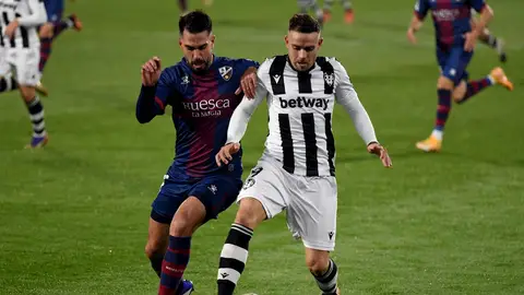 Huesca 1- 1 Levante: Un empate insuficiente para los equipos, que continúan en la parte baja de la clasificación Huesca 1- 1 Levante: Un empate insuficiente para los equipos, que continúan en la parte baja de la clasificación