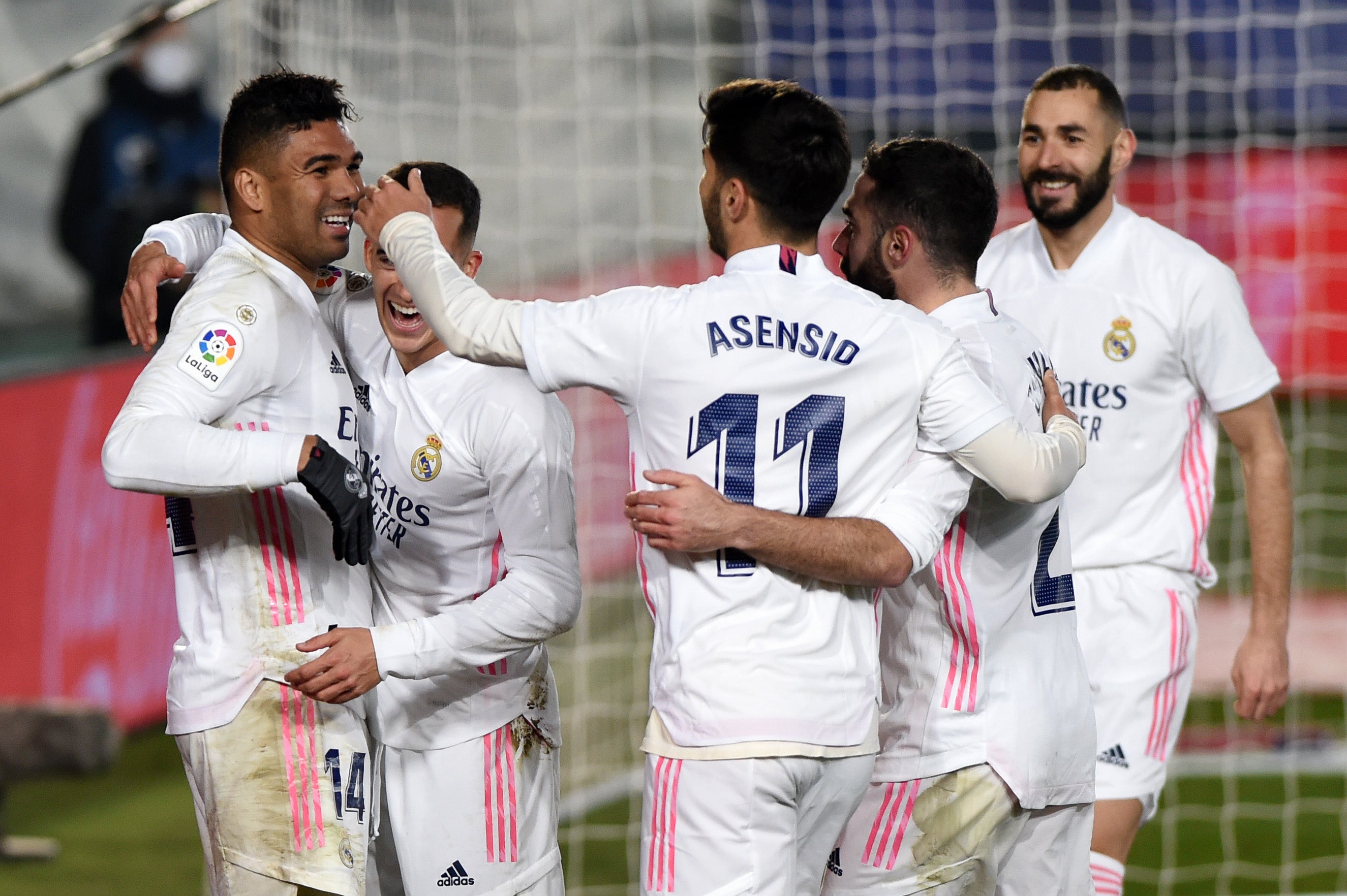 Casemiro y Benzema frenan al Granada y el Madrid se mantiene como colíder de LaLiga Casemiro y Benzema frenan al Granada y el Madrid se mantiene como colíder de LaLiga