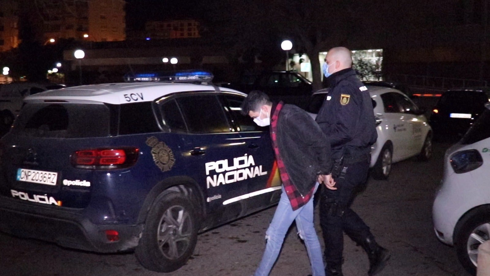 Detenido por robar en un local de ocio del puerto de Alicante y subir una foto con lo sustraído a las redes sociales Detenido por robar en un local de ocio del puerto de Alicante y subir una foto con lo sustraído a las redes sociales